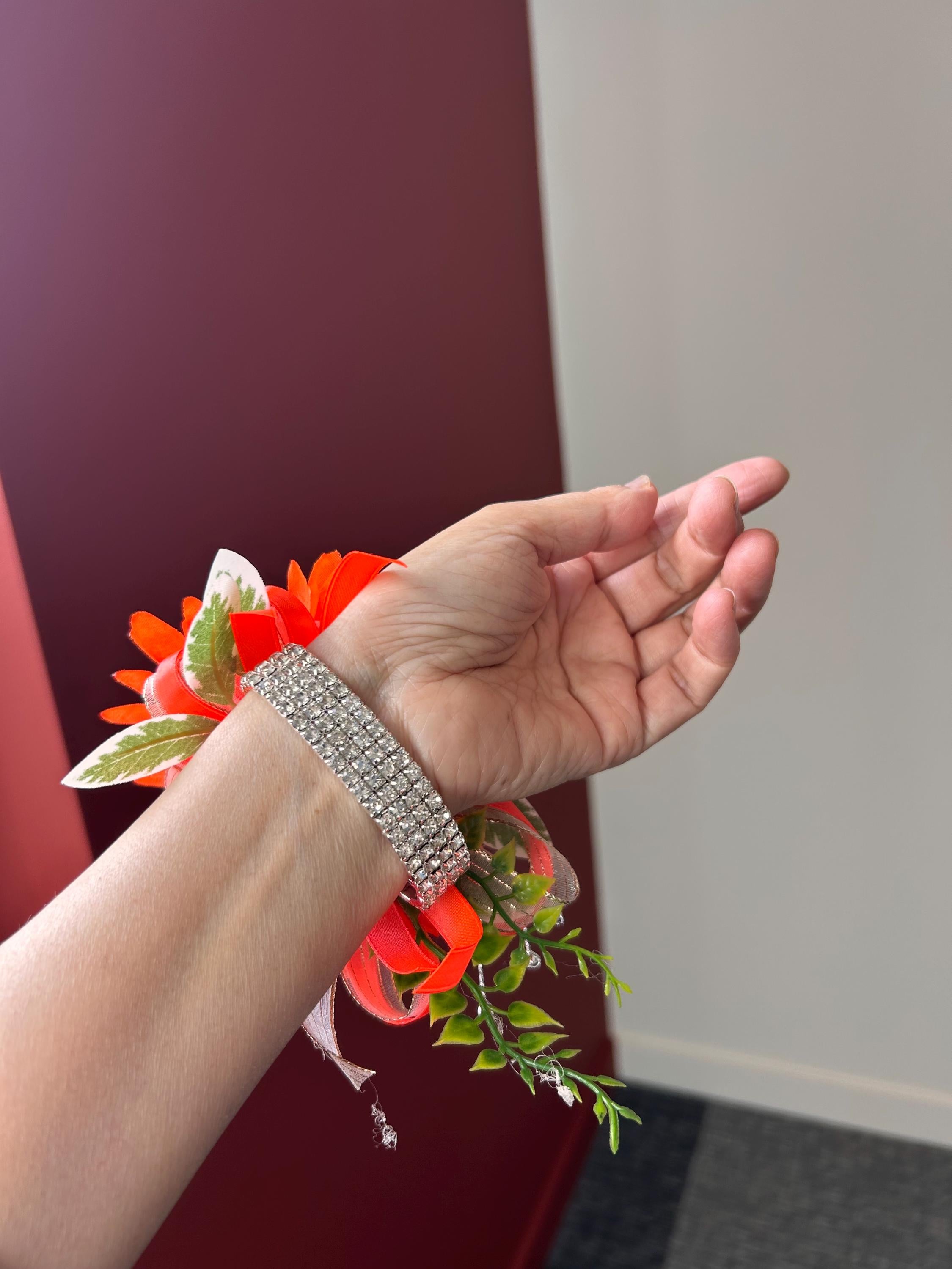 ORANGE DAISY PROM_CORSAGE